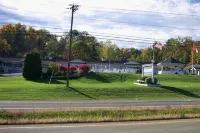 Longhouse Lodge Motel - 2-Star