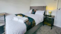 Bright & Modern 4BR House - Wifi