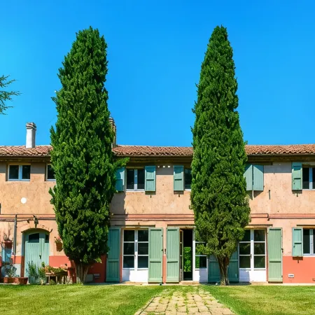 Large country house with private swimming pool and tennis court, 12 hectares