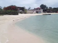 Newly Build - Across The Road from The Beach  - 7 bdrm/7 bthrms - Villaer