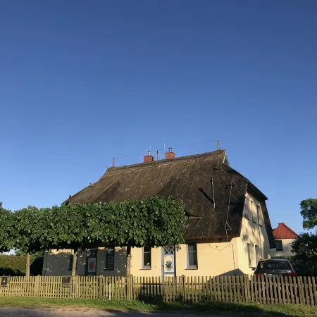 Beautiful thatched roof house with south-facing terrace, 2 shower rooms and 2 parking spaces