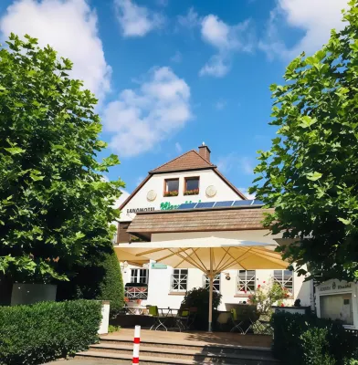 Landhotel Weserblick Отели в г. Бад-Карлсхафен