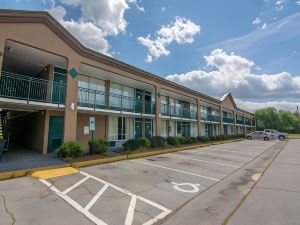 Reidsville Inn & Suites