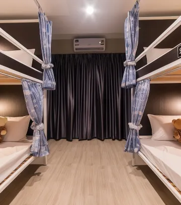 ห้องหอพัก 4 เตียง ห้องน้ำร่วมกัน