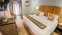 Starlight Inn Các khách sạn gần Steenbok Safari