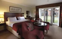 Macdonald Elmers Court Hotel and Resort Hoteles en Freshwater