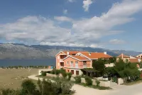 Villa Ata Razanac - Apartment Hotel a 