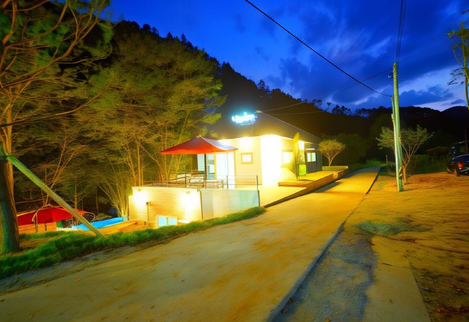 괴산 나무소리펜션 외관 사진