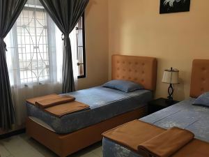 Parama Guest House