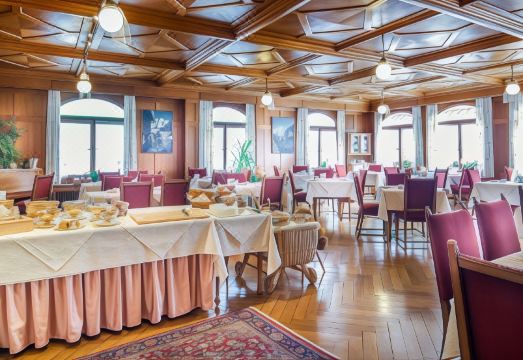 2. 블루멘탈 호텔..