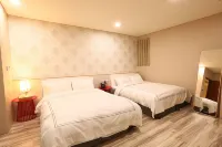 Star Moon Brigade Hotels near Wooderful Land