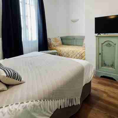 Logis Hotel de la Tete Noire Rooms