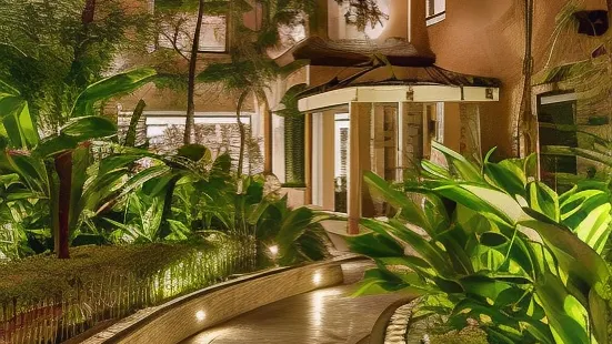 Hotel Thrive, A Tropical Courtyard