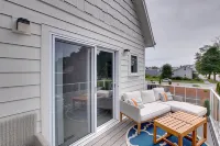 Riverfront Sheboygan Townhome w/ Grill! Hotels in Sheboygan Falls