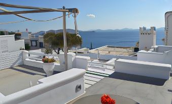Flaskos Suites and More
