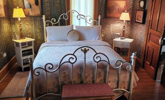 Applesauce Inn Bed & Breakfast