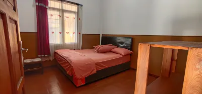 Villa Edelweiss Hotel a Leuwigoong