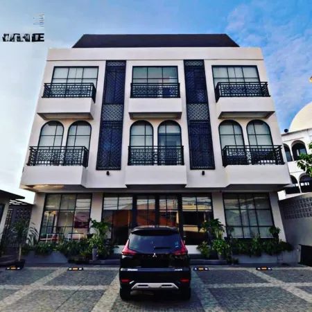 Front One Residence Syariah Mampang Отели рядом с достопримечательностью «Статуя Панчоран»