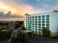 Crowne Plaza Villahermosa Hotels near Parque Museo La Venta