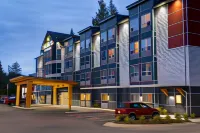 Microtel Inn & Suites by Wyndham Ladysmith Oyster Bay Hotels near MacMillan Provincial Park