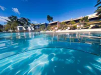 True Blue Bay Resort - С бассейном