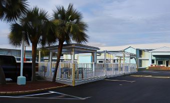 Destin Inn & Suites