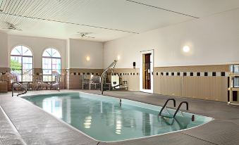 Country Inn & Suites by Radisson, Nevada, MO