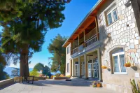 Magnolia Lodge Отели рядом с достопримечательностью «Nanda Devi Temple»