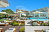 Mirablue Luxury Residences - Pools