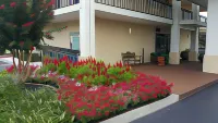 Super 8 by Wyndham Calhoun Hotels in Calhoun