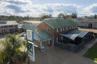 The Crossing Motel Hotels near Shanks Zoo