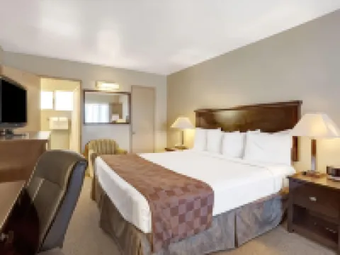 埃弗里特市中心Travelodge by Wyndham酒店 埃弗裏特酒店