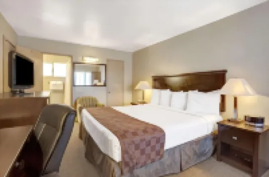 Travelodge by Wyndham Everett City Center Hotels in Everett