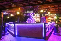 The Byke Old Anchor Beach Resort & Spa - bar