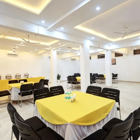 Hotel Golden Era-Near Shopprix Mall