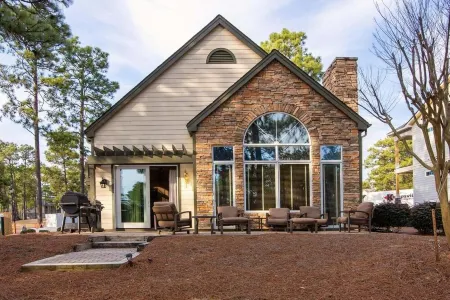 Stunning Golf Views on Pinehurst National No. 9. A Luxurious Retreat Awaits.