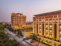 أوميد ريزيدنسي - إيه ريجال هيريتيدج هوم Hotels near عامر