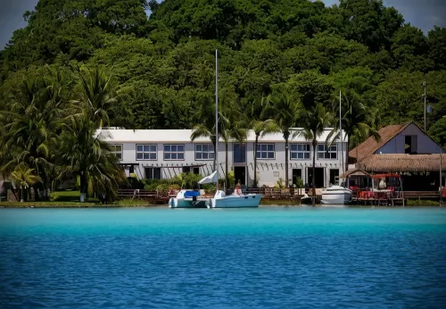 The Yak Lake House - Hostal