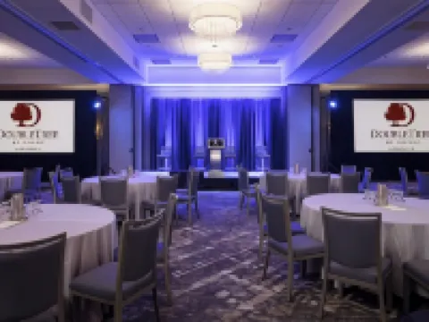 DoubleTree by Hilton Hotel Syracuse Hotels in DeWitt