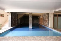 RedDoorz Plus Near Haluoleo University Hoteles en Baruga