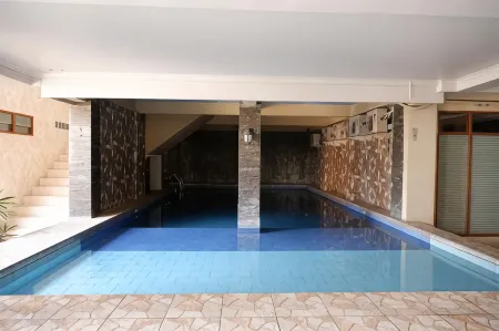 RedDoorz Plus Near Haluoleo University Отели в г. Baruga