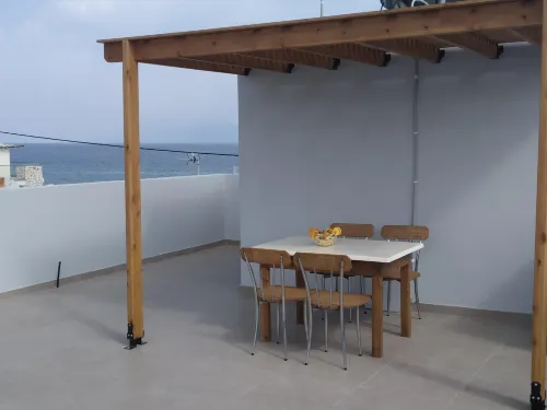 Fotaki's Home - Comfortable Newbuilt 2 Bedroom Home, 20 Meters from the Sea