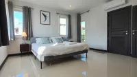 W Sea Beach Rayong Hotell i Klaeng