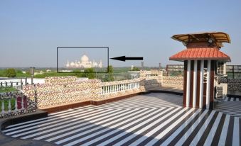 Foxoso Taj View Hotel