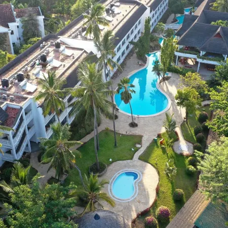 Travellers Beach Hotel & Spa
