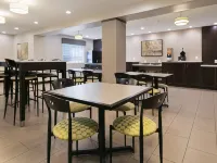 Best Western Harvest Inn  Suites Hotel di Grand Forks