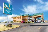 Econo Lodge Hotels near Walgreens