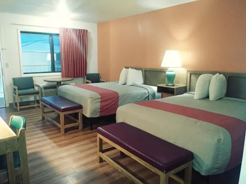 Motel 6 Madras, or Hotels in Madras