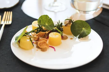 Eclosion Château Hôtel & Restaurant Отели рядом с достопримечательностью «Eglise Saint-Irenee»