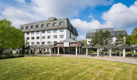 Hotel Globus Отели в г. Jesenice u Prahy